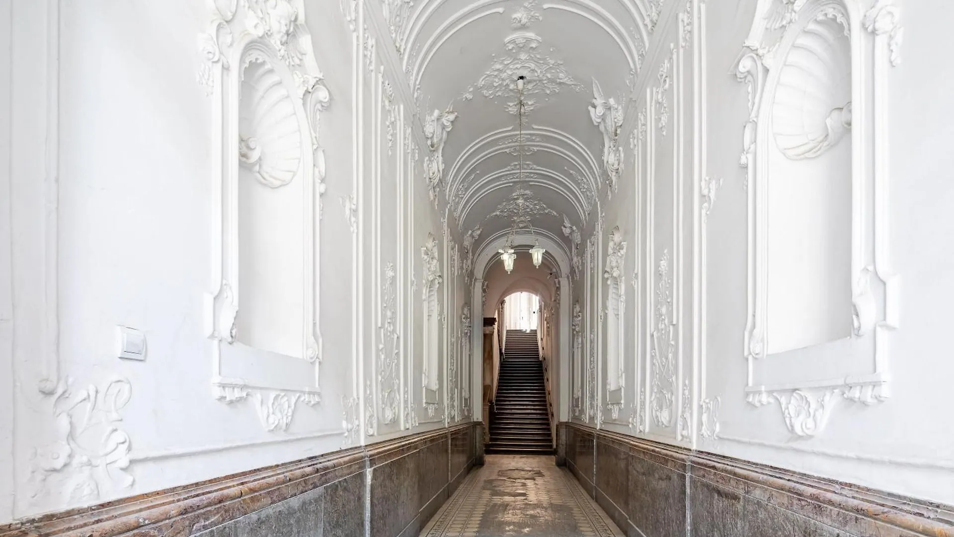 Very Central - Easy Access Budapest Apartment